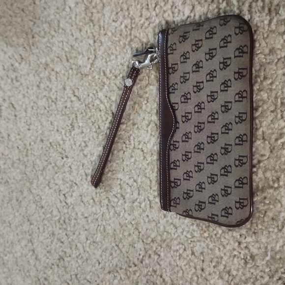 Dooney & Bourke wristlet - Picture 3 of 4